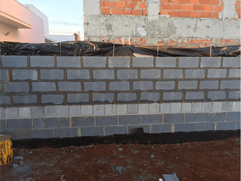 Paredes em alvenaria estrutural erguidas com blocos estruturais de concreto Blocos Siviero